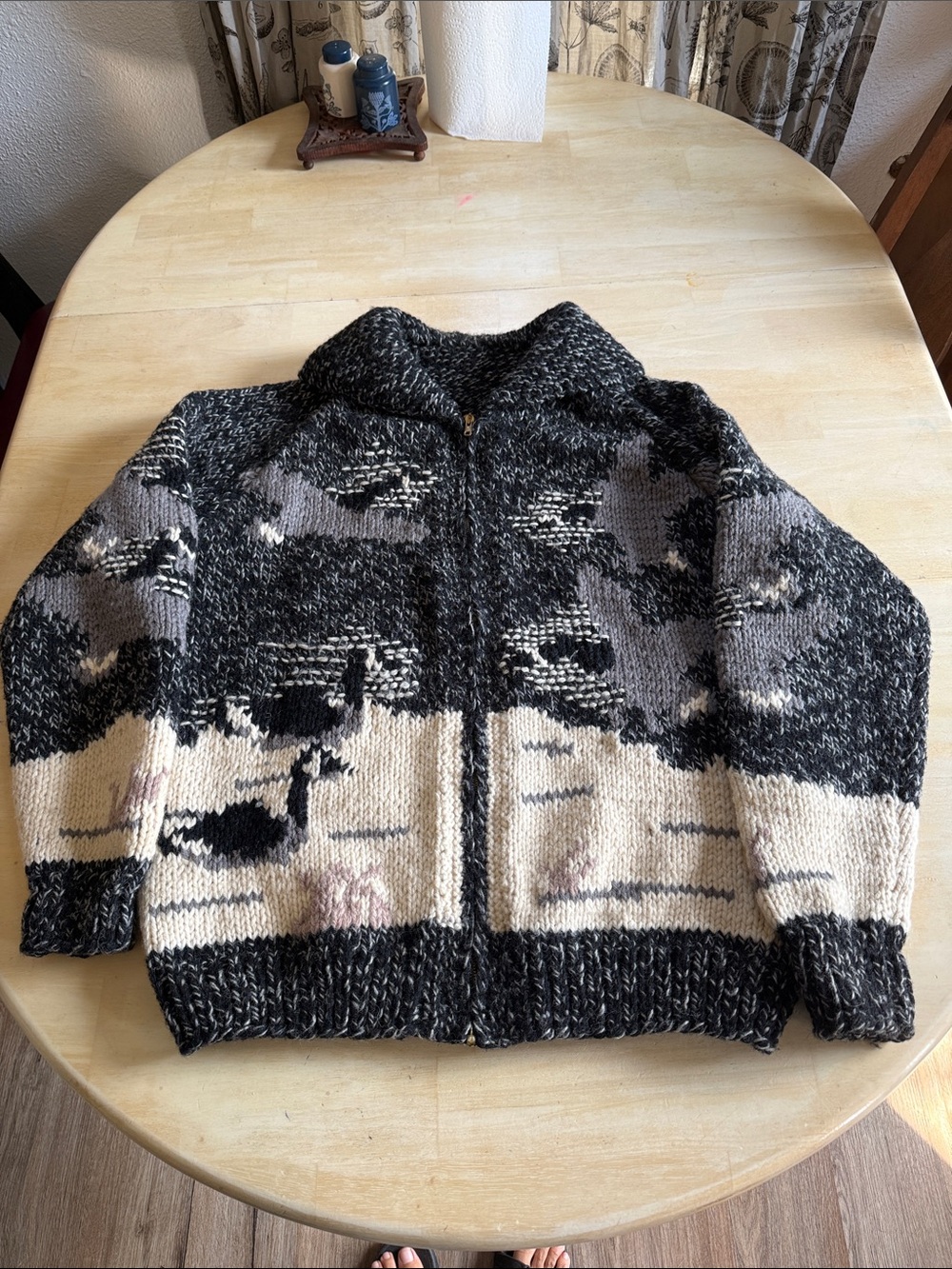 Cowichan sweater geese large